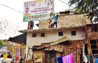 आचारसंहिता : नगर परिषदेने होर्डिग्स, पोस्टर काढले