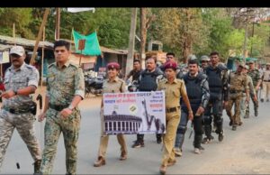 निवडणूक पार्श्वभुमीवर देवरी पोलिसांचा रूट मार्च