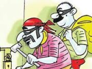 सराफा व्यवसायीकाच्या घरून २ लाखाचे दागिने उडविले