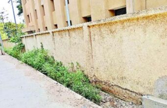 नालीचे अर्धवट बांधकाम