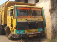 चाक निघाले, स्टेयरिंग फेल अन् अनर्थ टळले