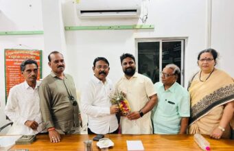 खासदार मेंढे यांनी साधला पदाधिकारी व कार्यकर्त्यांशी संवाद