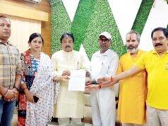 लोकल ट्रेन पूर्वीप्रमाणे चालविण्यात यावी