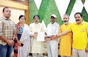 लोकल ट्रेन पूर्वीप्रमाणे चालविण्यात यावी