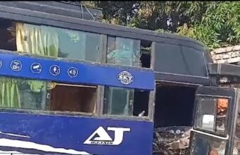 ट्रॅव्हल्स बसला भीषण अपघात, एकाचा मृत्यू; 17 जखमी