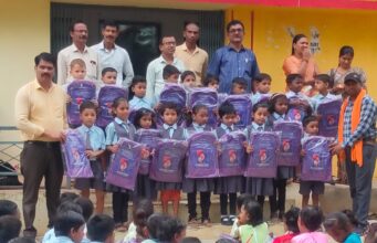 आ. रहांगडाले यांच्यातर्फे विद्यार्थ्यांना स्कूल बॅगचे वाटप