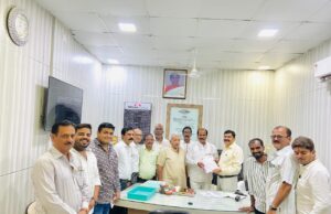 शहर राष्ट्रवादी काँग्रेस पार्टीच्या वतीने विद्युत मंडळाला वीजदर कमी करण्याचे निवेदन