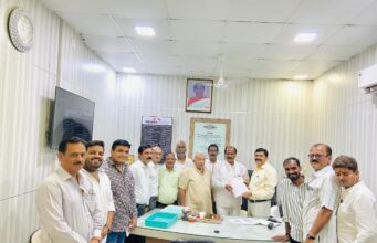 शहर राष्ट्रवादी काँग्रेस पार्टीच्या वतीने विद्युत मंडळाला वीजदर कमी करण्याचे निवेदन