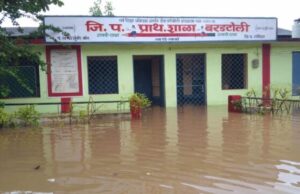 जिल्हा परिषदेच्या बरडटोली शाळा पुराच्या पाण्याने जलमग्न, पोषण आहार भिजले