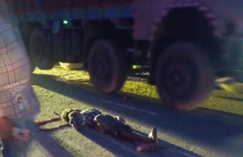 अज्ञात वाहन की टक्कर; एक की मौत, एक घायल