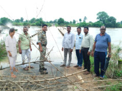 पुलावरून पाणी वाहत असल्याने वडसा- केशोरी मार्ग बंद