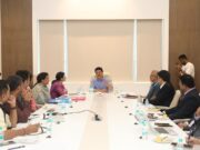 आरोग्य विमाधारक केंद्रबिंदू मानून विमा कंपन्या व रुग्णालयांनी सेवा द्यावी