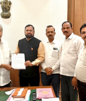 उच्च शिक्षण विभागातील प्रश्नांना घेऊन मंत्र्यांची भेट