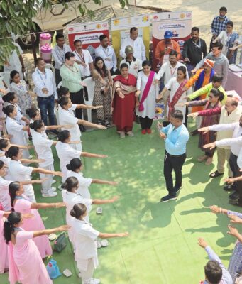 केटीएस जिल्हा रुग्णालयात पोषणयुक्त आहार संचाचे वाटप.