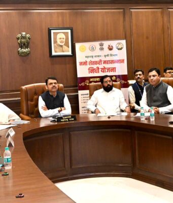 ८९ लाखांहून अधिक शेतकऱ्यांच्या खात्यावर १७९८.७८ कोटी रुपयांचे वितरणनमो शेतकरी महासन्मान निधी योजनेच्या आठव्या हप्त्याचे मुख्यमंत्री देवेंद्र फडणवीस यांच्या हस्ते वाटप